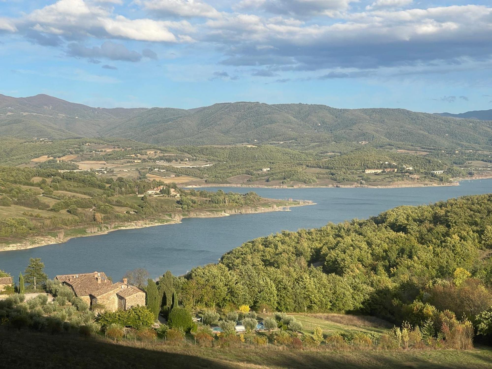 Bio Agriturismo Il Vigno Caprese Michelangelo Eksteriør bilde